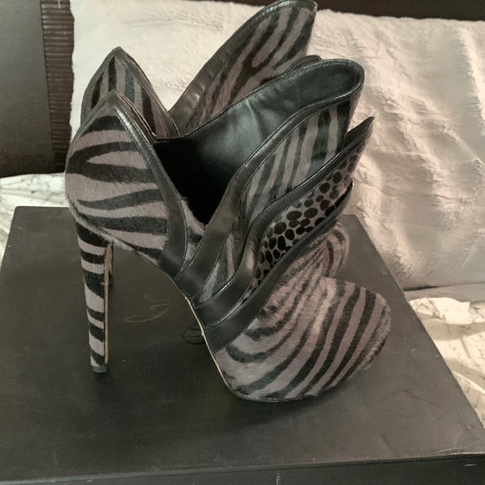 Alejandro Ingelmo zerbra pony hair 3 collar bootie 38.5 NIB